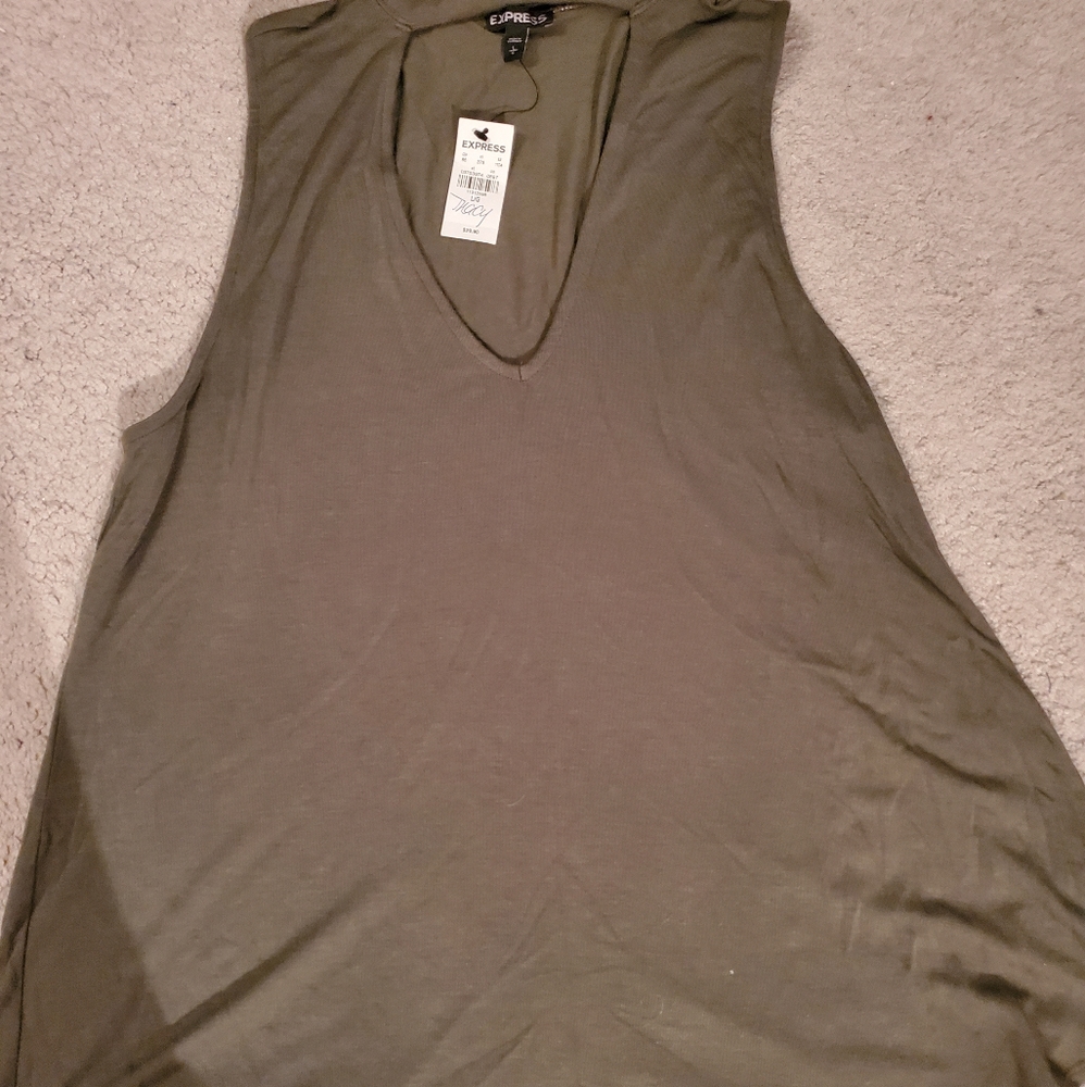 Cutout tank
